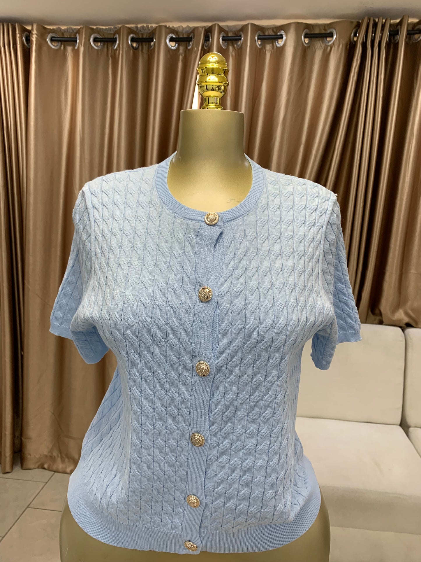 Button woven top