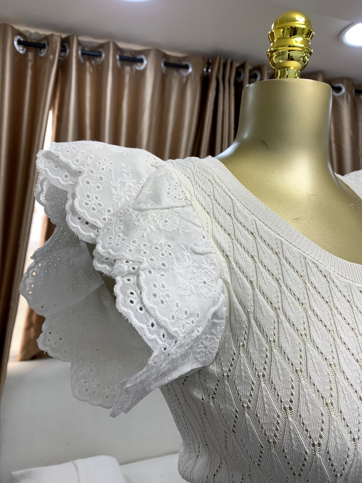 Lace sleeve bow top MID126