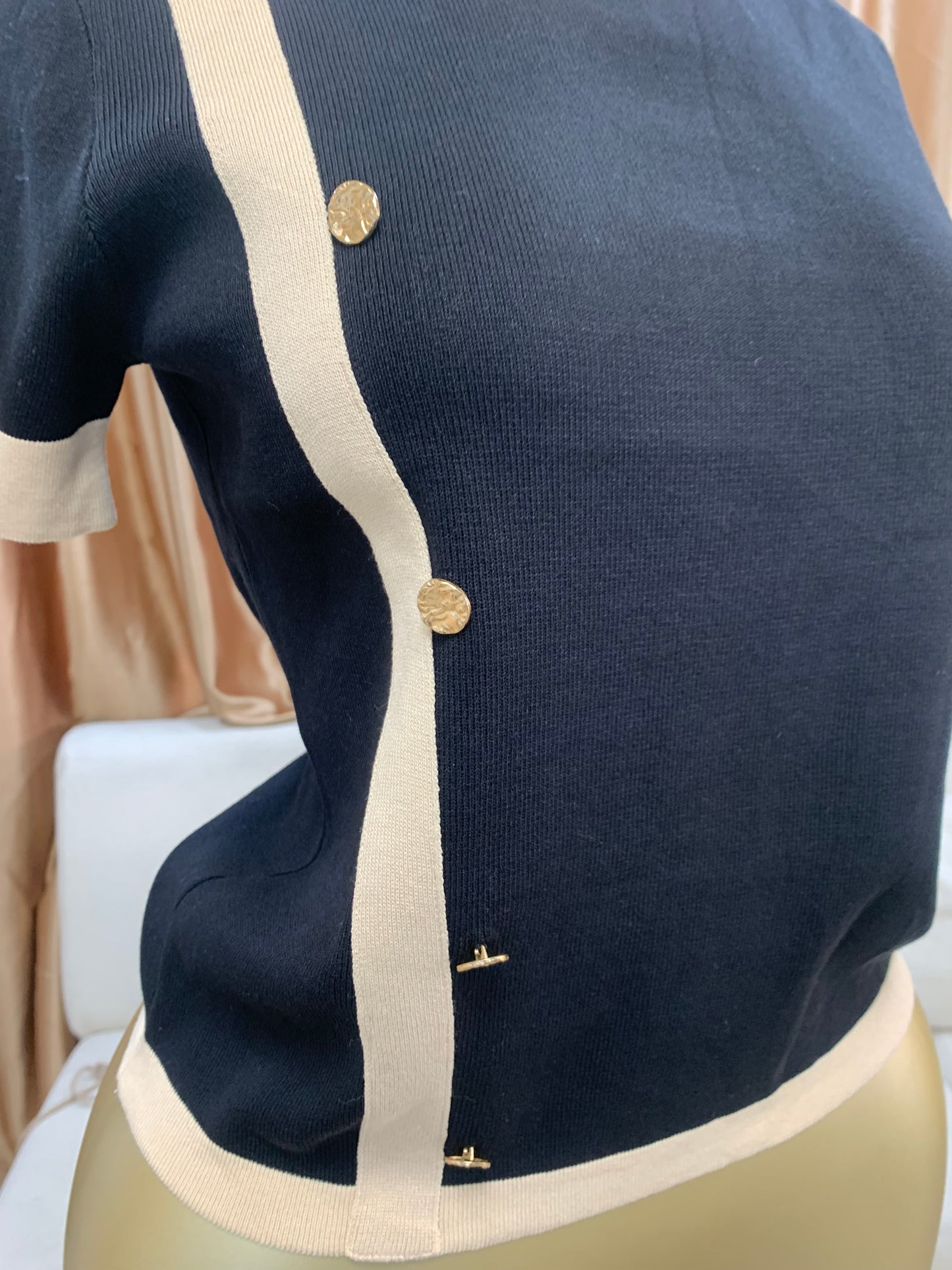 Side button black top