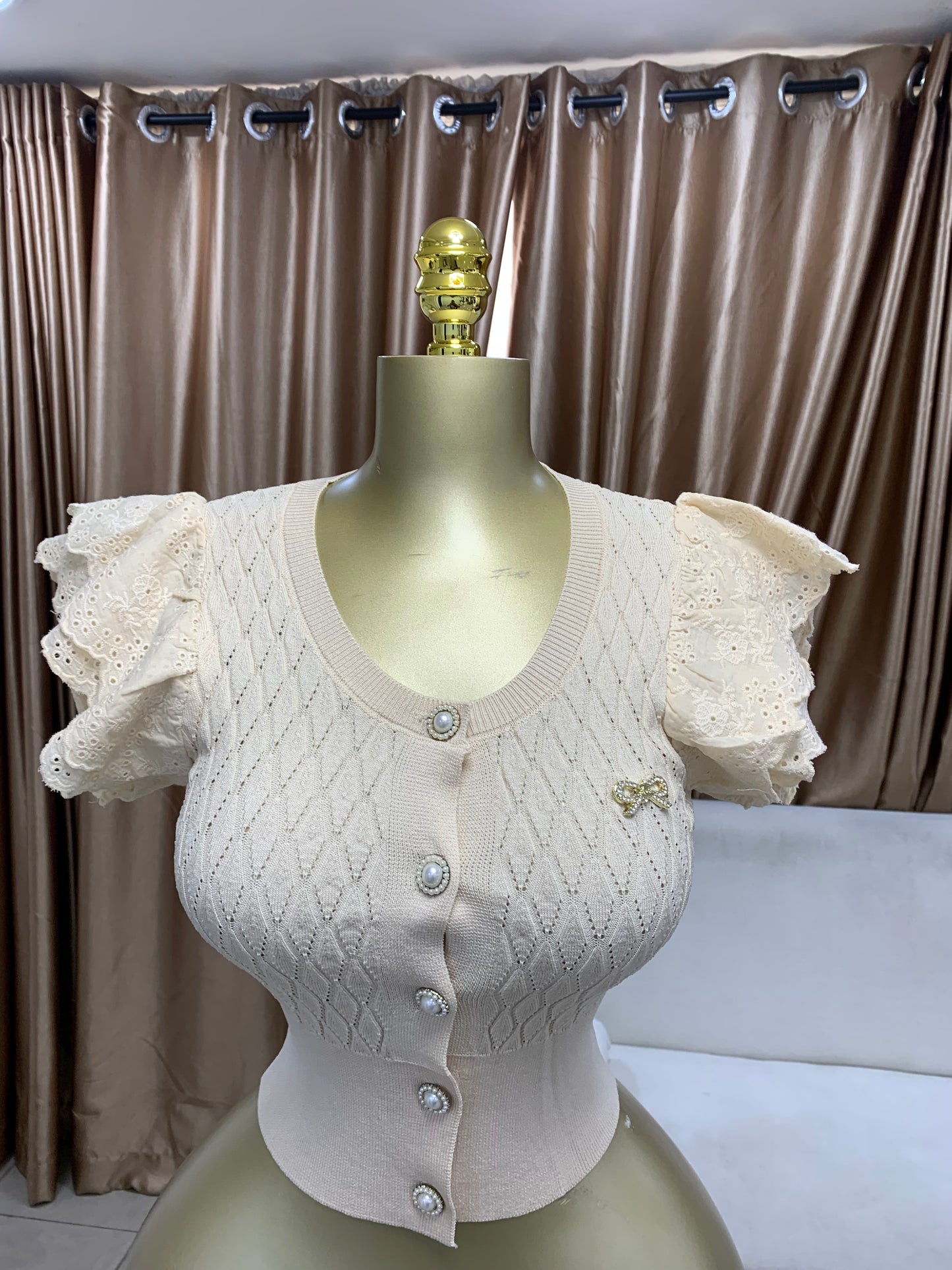 Lace sleeve bow top MID126