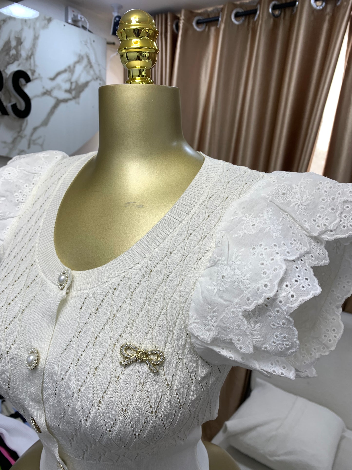 Lace sleeve bow top MID126