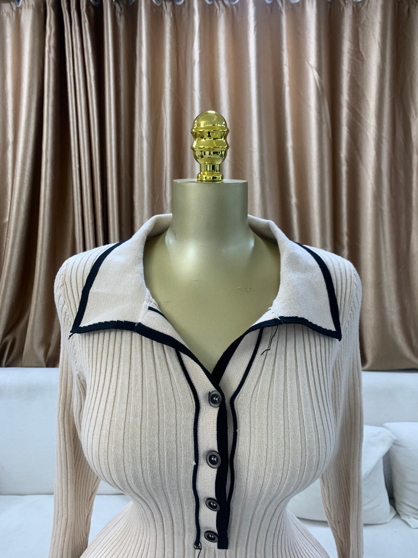 Jinyorl black tips gown