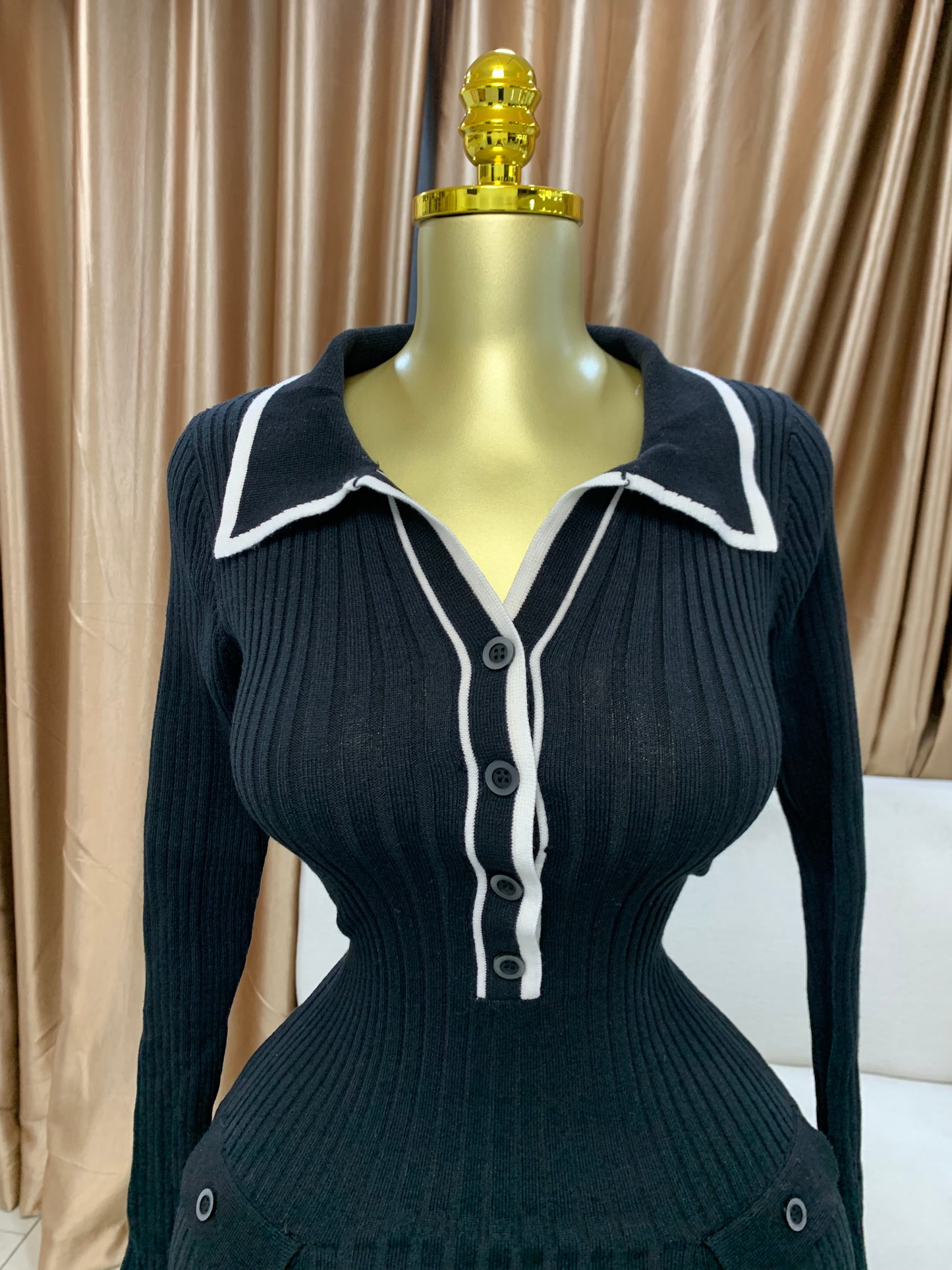 Jinyorl black tips gown