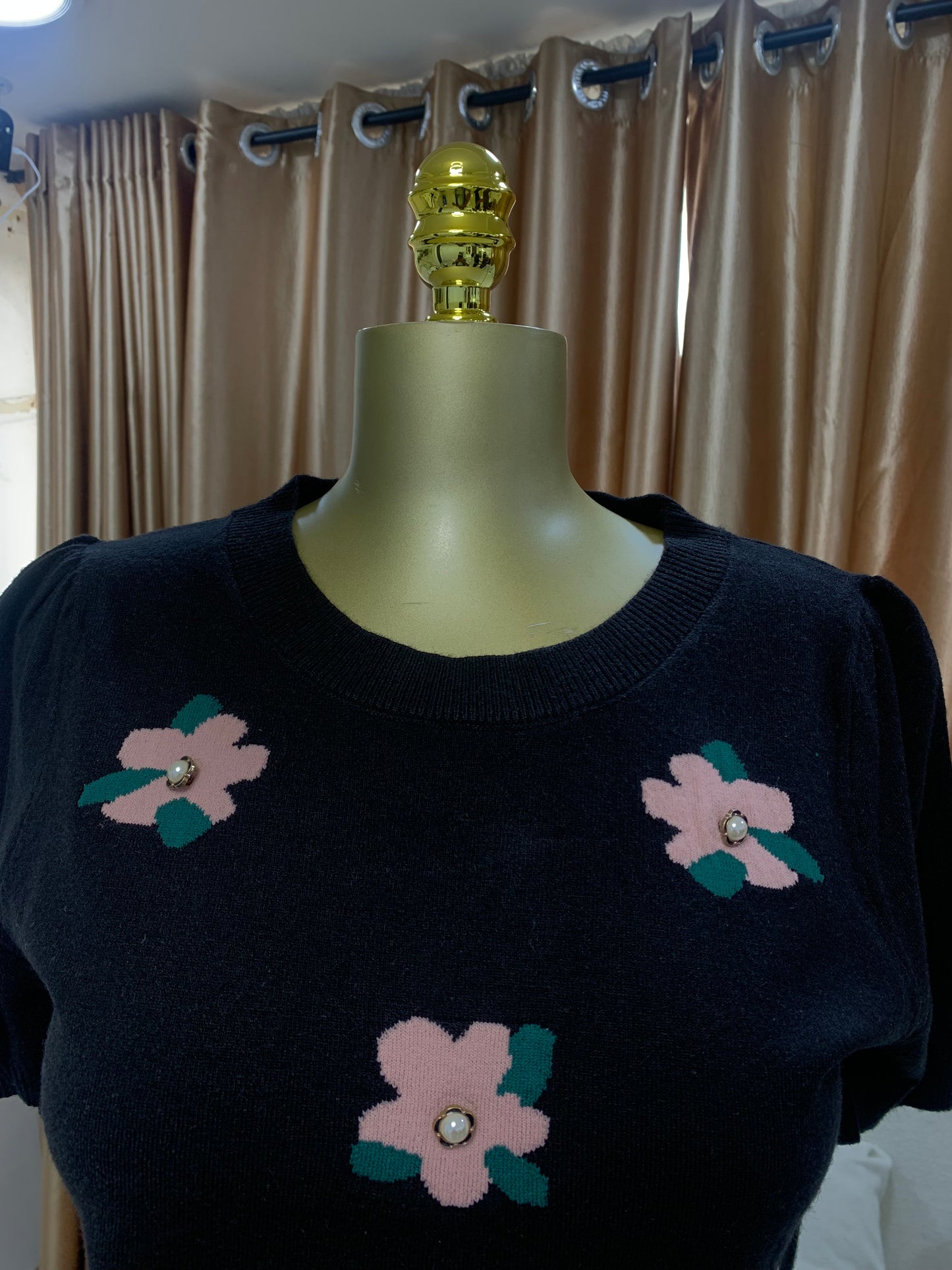 Flower button top