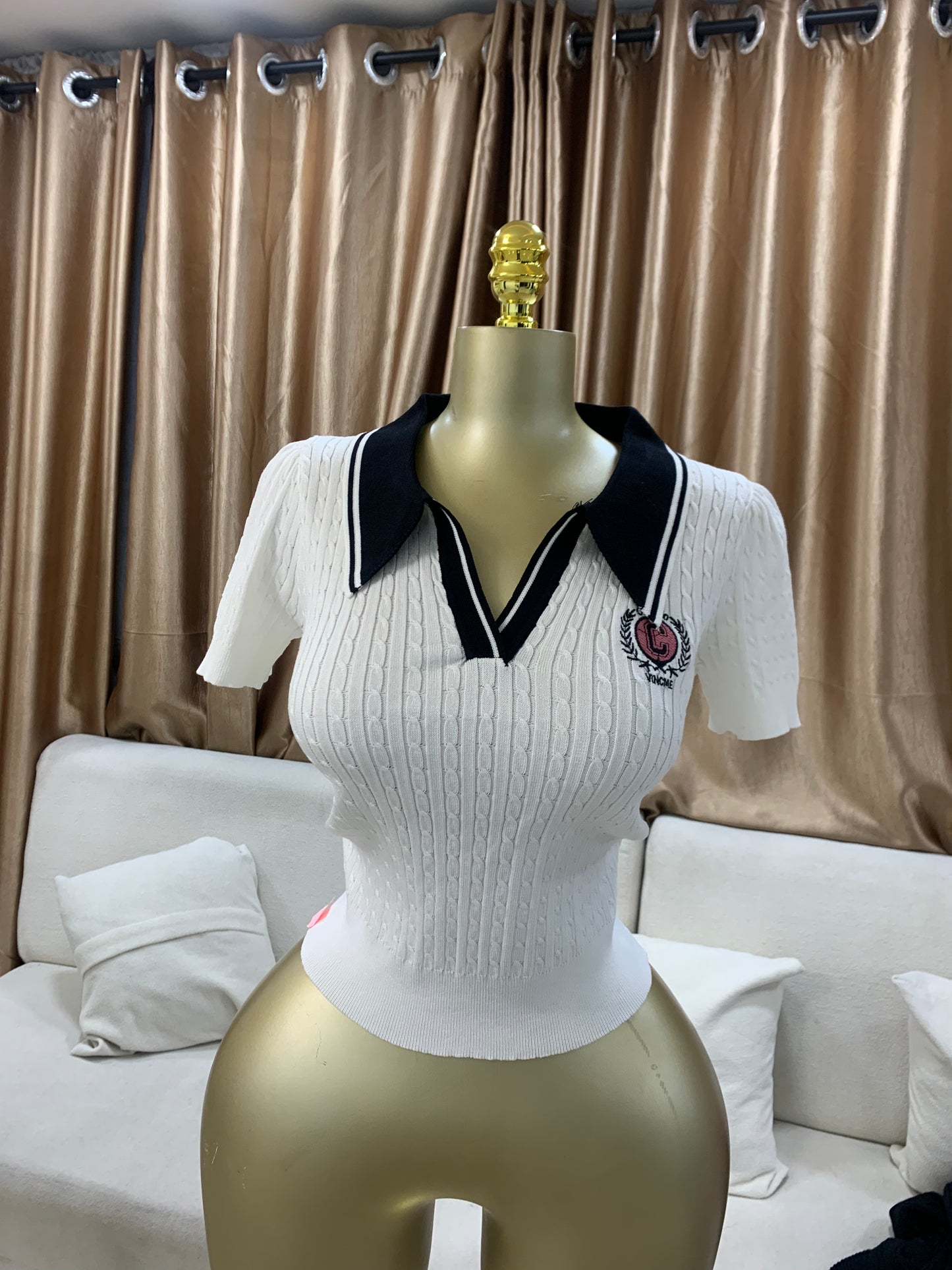Cynisno collar top