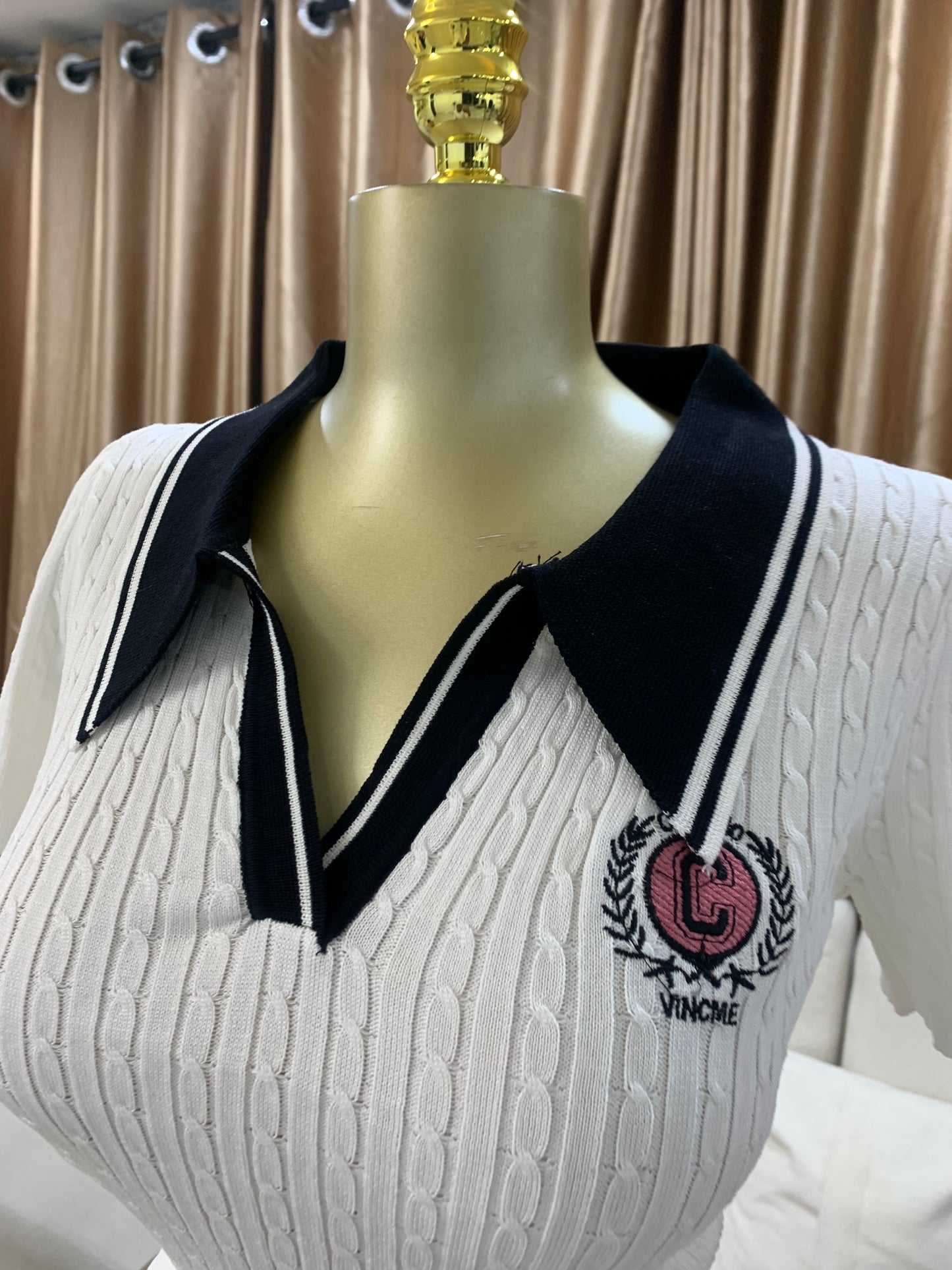 Cynisno collar top