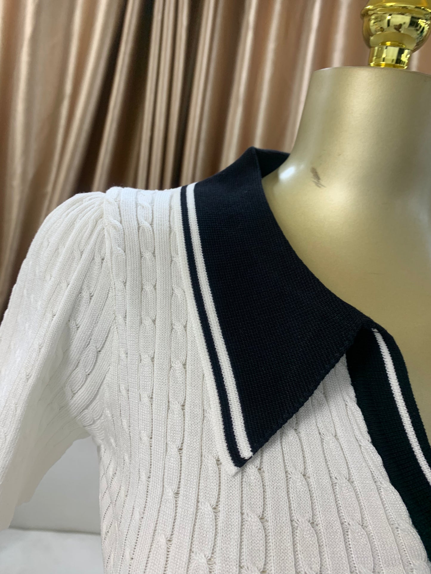 Cynisno collar top