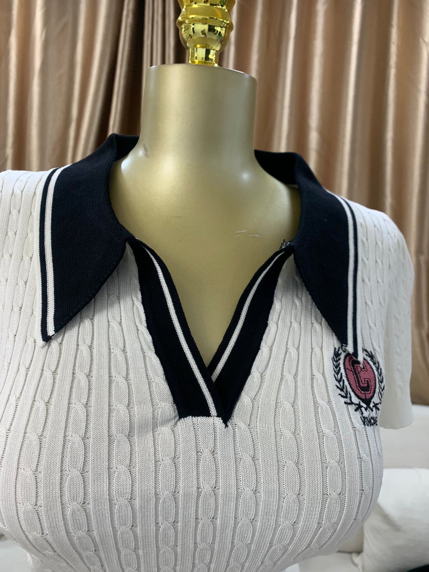 Cynisno collar top