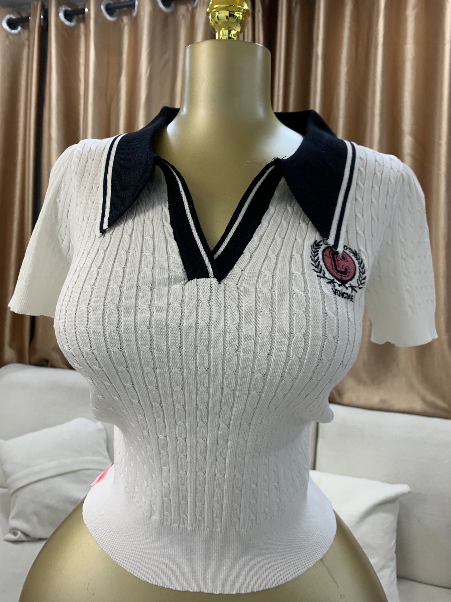 Cynisno collar top