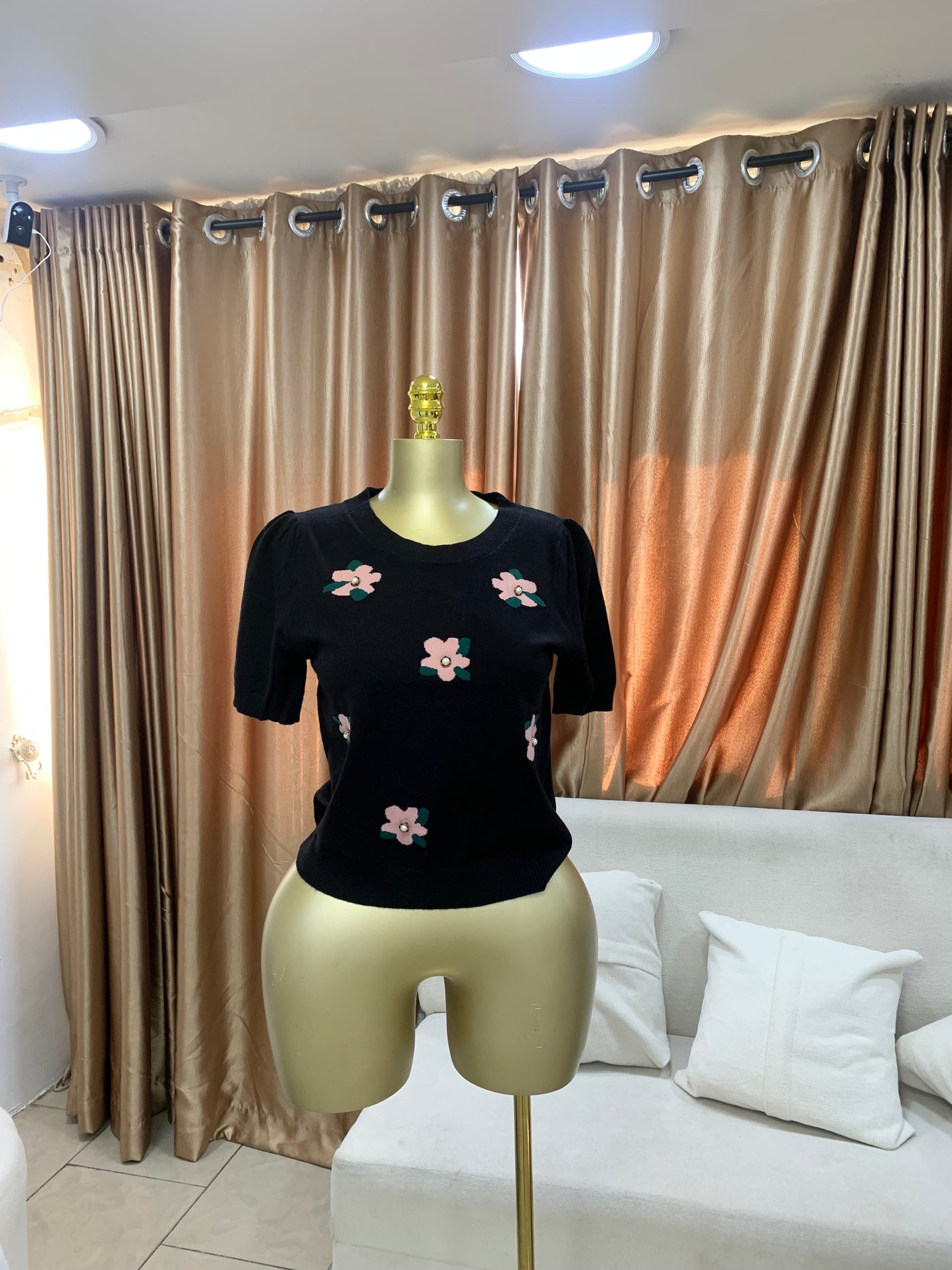 Flower button top